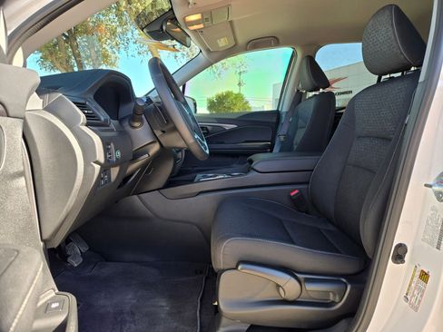 Used 2025 Honda Ridgeline Sport image 10