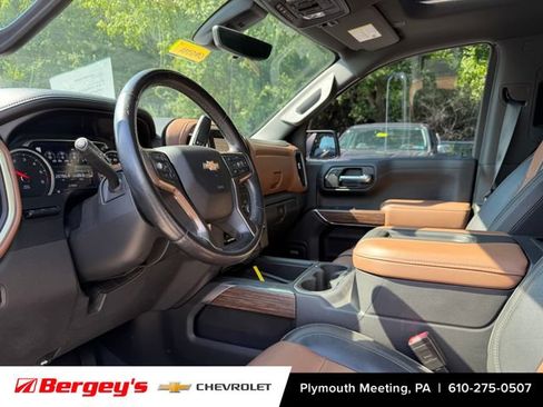 Used 2021 Chevrolet Silverado 1500 High Country w/ Technology Package AWD/4WD image 3