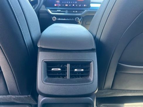 Used 2025 Chevrolet Equinox EV LT FWD image 18