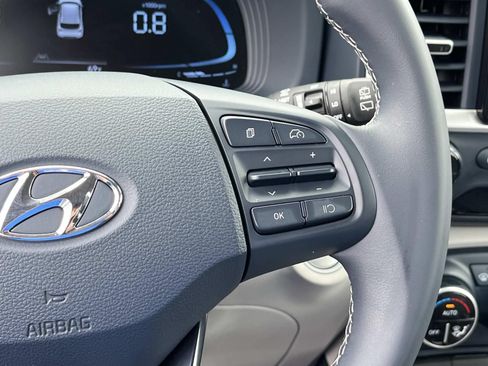 Used 2023 Hyundai Venue Limited FWD image 29