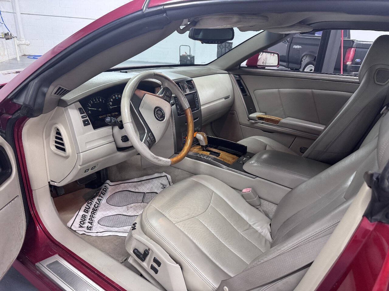 Used 2004 Cadillac XLR RWD image 9