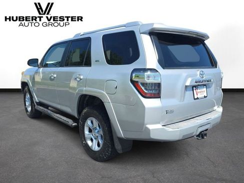 Used 2018 Toyota 4Runner SR5 AWD/4WD image 8