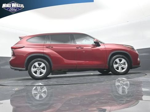 Used 2020 Toyota Highlander LE FWD image 24