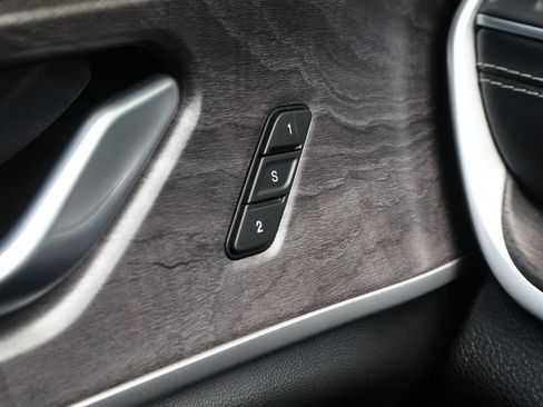Used 2022 Jeep Grand Cherokee L Limited AWD/4WD image 38