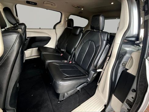 Used 2017 Chrysler Pacifica Touring-L Plus image 20