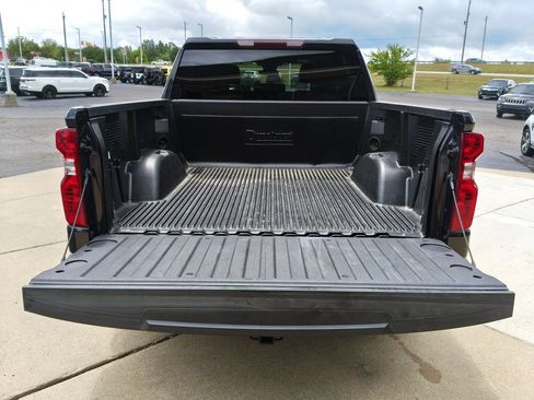 Used 2023 Chevrolet Silverado 1500 LT AWD/4WD image 12