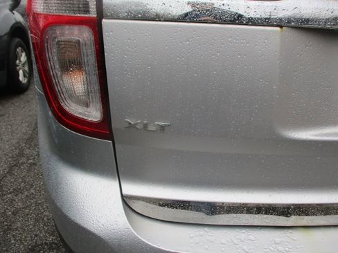 Used 2014 Ford Explorer XLT w/ Equipment Group 202A image 6