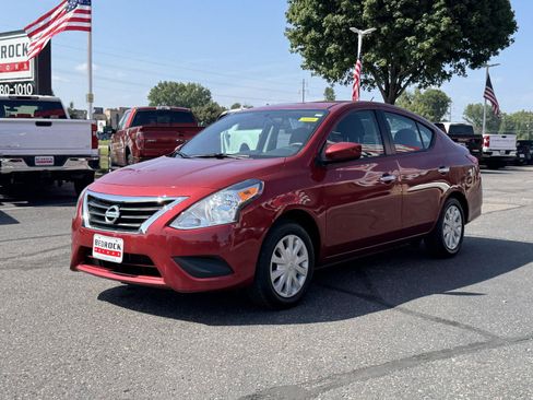 Used 2019 Nissan Versa SV FWD image 3