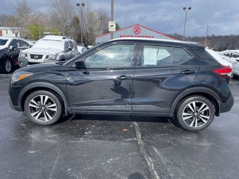Used 2018 Nissan Kicks SV image 5