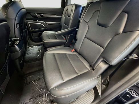 Used 2025 Kia Telluride S AWD/4WD image 13