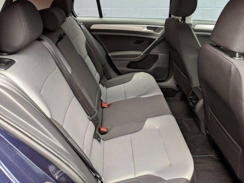 Used 2016 Volkswagen e-Golf SE w/ DC Fast Charging Package image 9