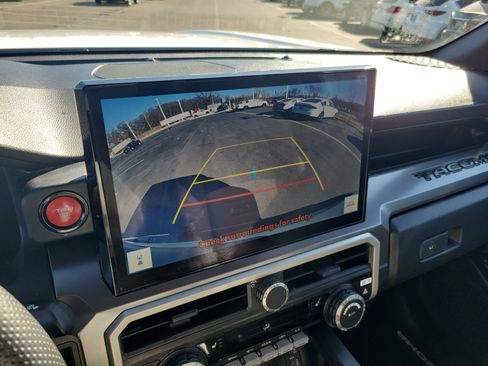 Certified 2025 Toyota Tacoma TRD Off-Road image 29