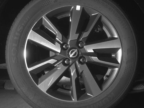 Used 2025 Nissan Versa SV image 15