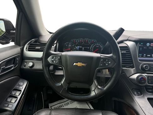 Used 2020 Chevrolet Suburban LT RWD image 12