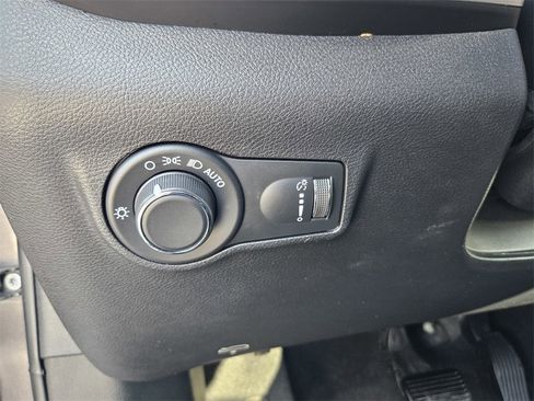 Used 2023 Jeep Compass Sport image 15