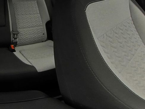 Used 2022 Chevrolet Equinox LS FWD image 14