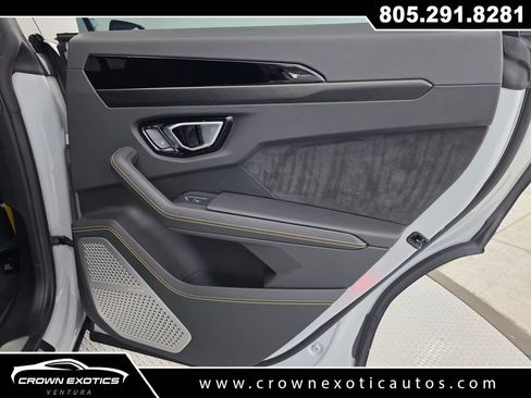 Used 2022 Lamborghini Urus AWD/4WD image 23