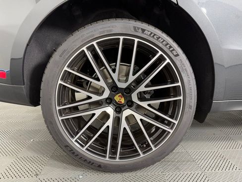 Certified 2026 Porsche Macan image 13