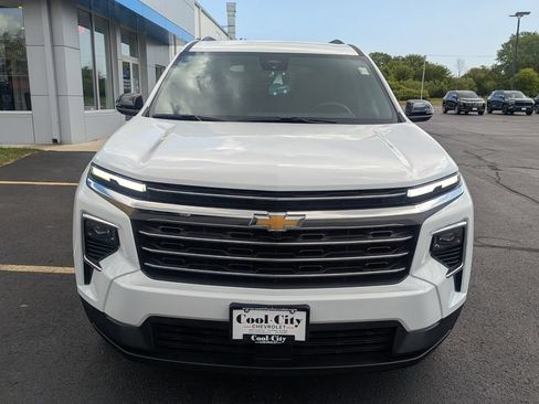 Used 2026 Chevrolet Traverse LT AWD/4WD image 2