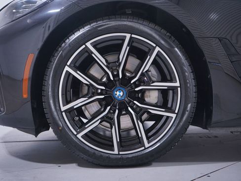 Used 2022 BMW i4 eDrive40 w/ M Sport Package image 2