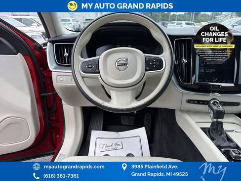Used 2019 Volvo XC60 T6 Momentum w/ Protection Package Premier AWD/4WD image 13