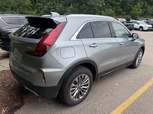 Used 2024 Cadillac XT4 Premium Luxury FWD image 2
