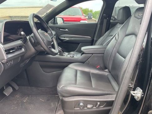Used 2025 Cadillac XT4 Premium Luxury FWD image 2