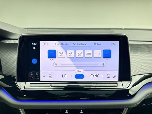 Used 2024 Volkswagen Atlas Peak Edition SE AWD/4WD image 26