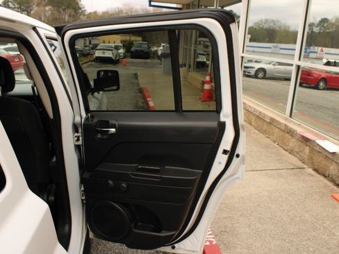 Used 2014 Jeep Patriot Sport FWD image 15