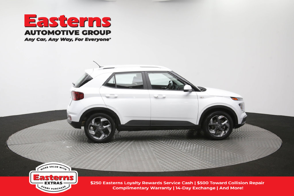 Used 2025 Hyundai Venue SEL FWD image 48