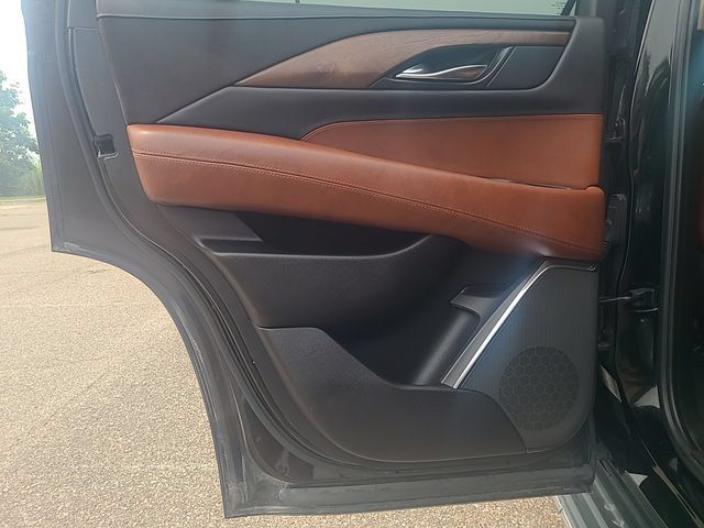 Used 2018 Cadillac Escalade Luxury AWD/4WD image 24