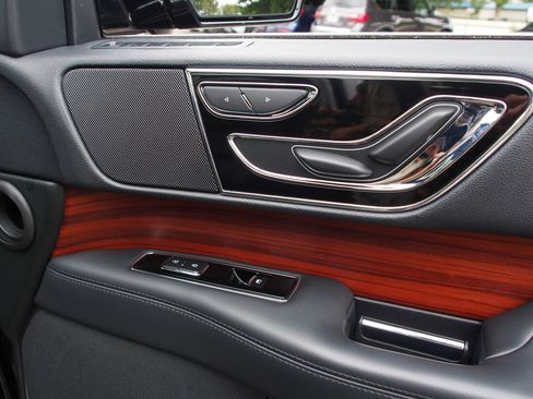 Used 2024 Lincoln Navigator Premiere image 14