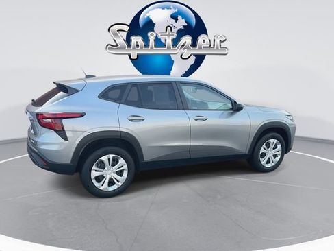 Used 2024 Chevrolet Trax LS image 10