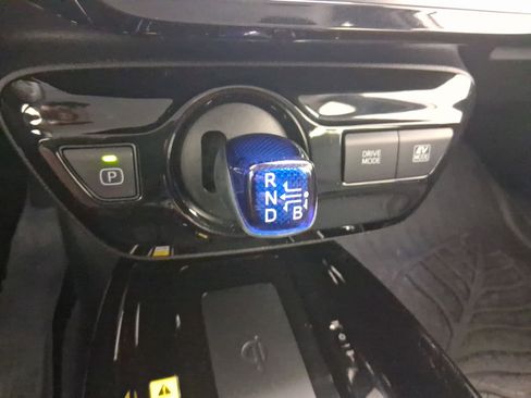 Used 2020 Toyota Prius Limited image 14