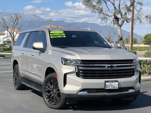 Used 2021 Chevrolet Suburban LT w/ LT Signature Package image 1