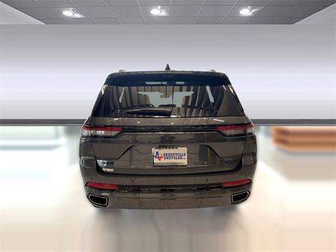 New 2025 Jeep Grand Cherokee Summit image 10