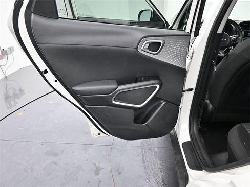 Certified 2022 Kia Soul LX w/ Technology Package image 14