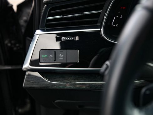 Used 2020 Audi Q7 2.0T Premium Plus w/ Premium Plus Package image 44