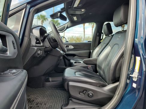 Used 2022 Chrysler Pacifica Touring-L w/ S Appearance Package image 25