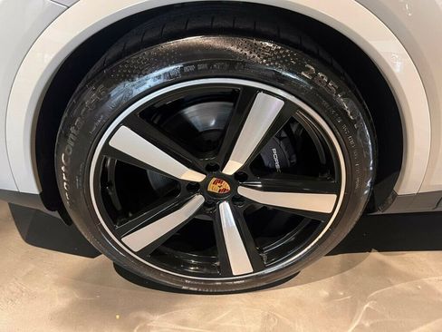 Used 2024 Porsche Cayenne Coupe AWD/4WD image 10