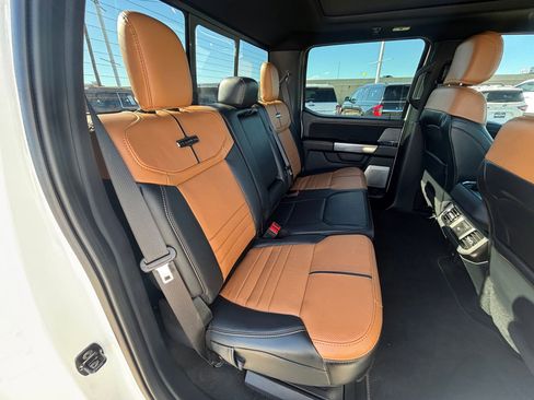 Used 2024 Ford F450 Platinum w/ FX4 Off-Road Package image 31