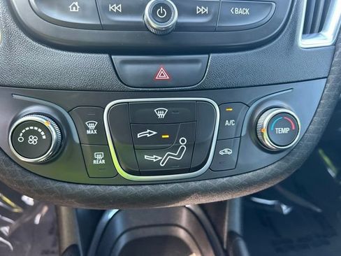 Used 2018 Chevrolet Malibu LT FWD image 17