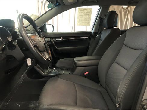 Used 2012 Kia Sorento LX image 9