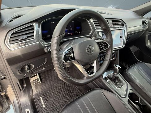 Certified 2022 Volkswagen Tiguan SE R-Line image 4