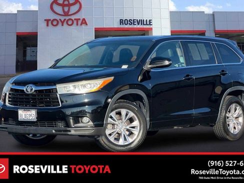 Used 2015 Toyota Highlander XLE image 1