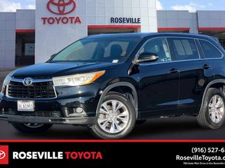 Used 2015 Toyota Highlander XLE video 1