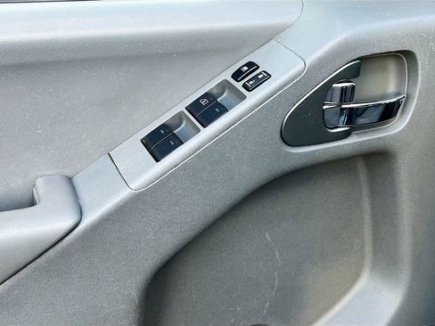 Used 2020 Nissan Frontier SV w/ Midnight Edition Floor Mats RWD image 17