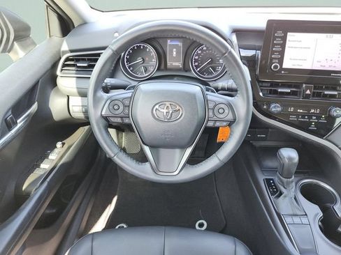 Used 2022 Toyota Camry SE FWD image 19