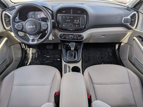 Used 2025 Kia Soul LX w/ LX Technology Package FWD image 16