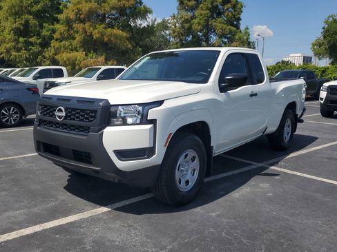 New 2025 Nissan Frontier S image 3